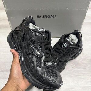 balenciaga runners black